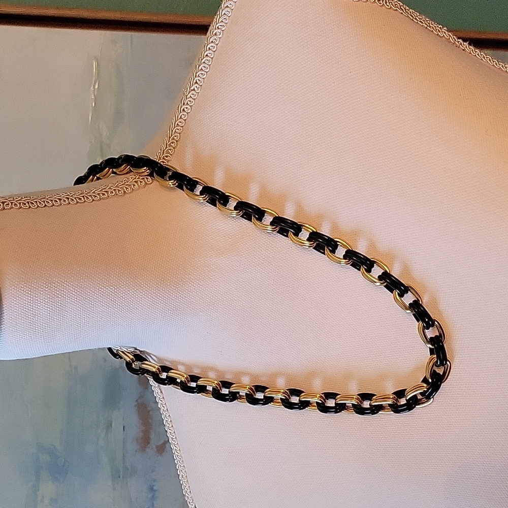 Simple and Elegant chain necklace